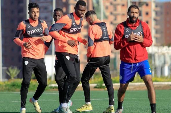 فريق
مولودية
وهران
يدخل
في
تربص
مغلق