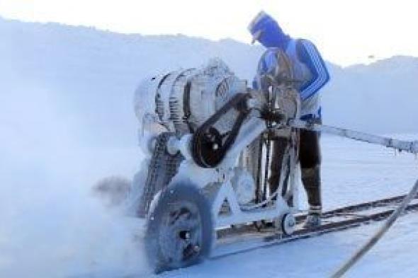 حالات
بقانون
الثروة
المعدنية
تلغى
ترخيص
البحث
أو
الاستغلال
للمناجم
أو
المحاجر
أو
الملاحات