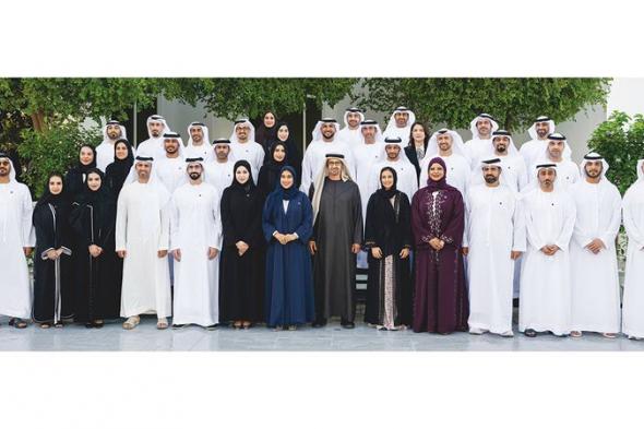 رئيس الدولة يستقبل المشاركين في برنامج القادة الإماراتيين من الصف الثاني