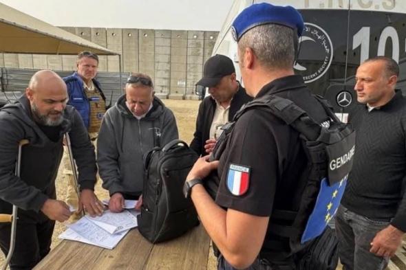 إجلاء
7
مرضى
و14
مرافقًا
عبر
معبر
رفح
الخميس