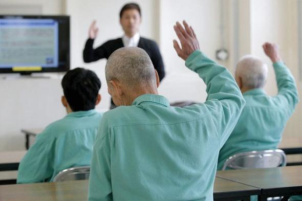 السجون اليابانية تتحول إلى ملاذ لكبار الـسـن بحثـاً عن الرعاية