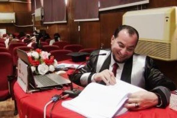 الباحث
عمر
عبدالكريم
يحصل
على
الدكتوراه
في
دراسة
حول
تطوير
العمل
الإداري
بالقطاع
التعليمي