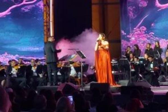 ‏أميرة
أحمد
وكنزي
يغنيان
لفيروز
بحفل
عيد
الحب
في
الأوبرا