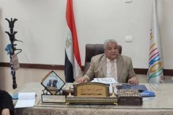 وكيل
تعليم
الأقصر
يناقش
تشجير
المدارس
وصرف
أجور
معلمى
الحصة