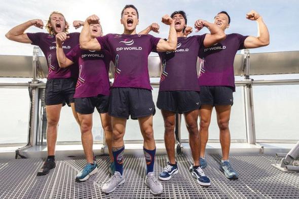 فريق قازان الروسي يصعد برج خليفة في 26:24 دقيقة