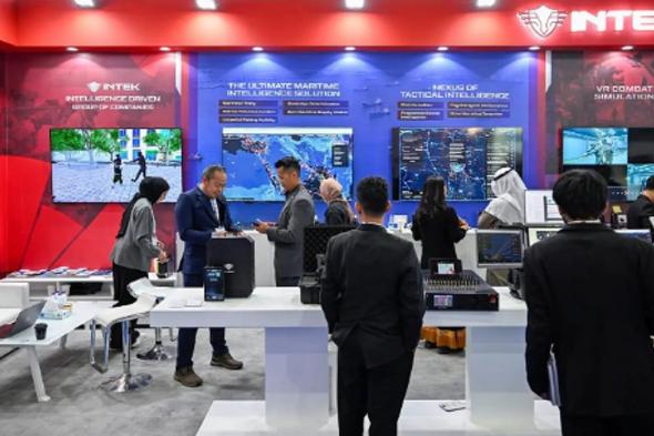 إندونيسيا
    تستعرض
    خبراتها
    في
    معرض
    الدفاع
    العالمي
    2026