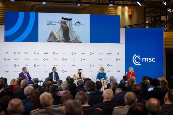 وزير
    الخارجية
    يشارك
    في
    جلسات
    مؤتمر
    ميونخ
    للأمن