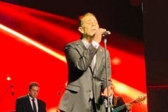 استقبال
حافل
من
جمهور
عيد
الحب
بالأوبرا
لحفل
مدحت
صالح
بحضور
ميرفت
أمين