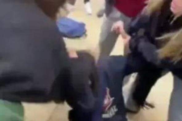 الداخلية
تضبط
طرفى
مشاجرة
"الأجانب"
بأسوان
بعد
تداول
فيديو
الأسلحة