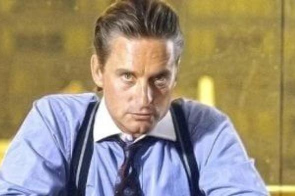 مايكل
دوجلاس
يكشف
كواليس
لحظة
كادت
تهدم
دوره
الأسطوري
في
Wall
Street