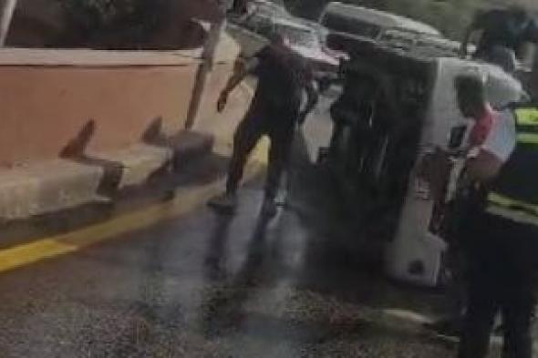 حادث
انقلاب
سيارة
يكشف
عن
حيازة
سلاح
نارى
فى
حدائق
أكتوبر