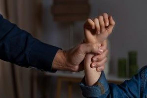 كشف
ملابسات
فيديو
التعدى
بالضرب
على
سيدتين
بالشرقية