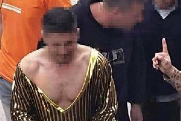 لبسوه
بدلة
رقص
والأمن
يضبط
المتهمين..
صور
من
واقعة
التعدى
على
شاب
القليوبية