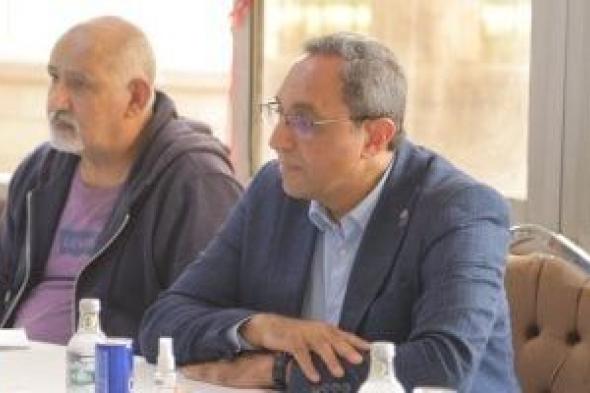 محافظ
قنا
يلتقي
أهالي
دندرة
لبحث
آليات
تحويلها
إلى
وجهة
عالمية
للسياحة
الريفية
والبيئية