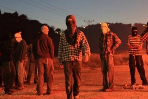 مستوطنون
يهاجمون
منزلا
في
قرية
دير
عمار
غرب
رام
الله