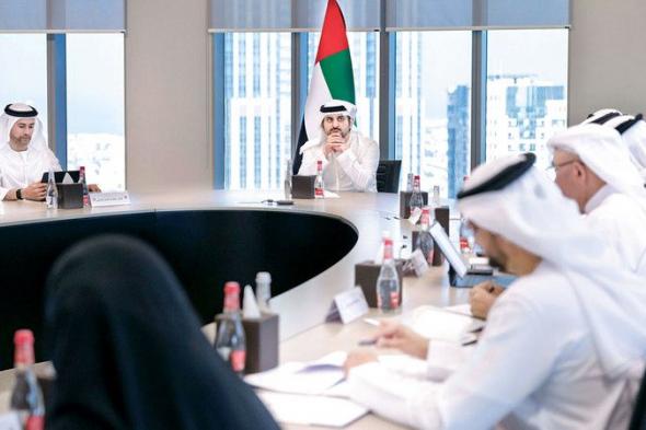 مكتوم بن محمد يوجّه «الاتحادية للضرائب» بالتوسُّع في تقنيات الذكاء الاصطناعي