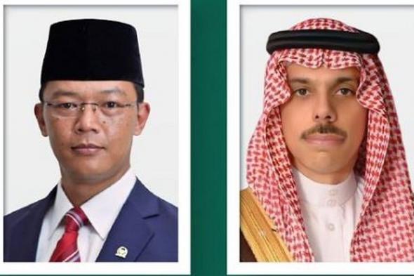 وزير
    الخارجية
    يستعرض
    القضايا
    الإقليمية
    والدولية
    مع
    نظيره
    الإندونيسي