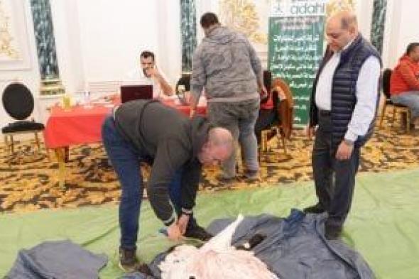 وزير
العمل
يتفقد
اختبارات
2800
عامل
من
المرشحين
لموسم
الحج
على
مهنة
جزار