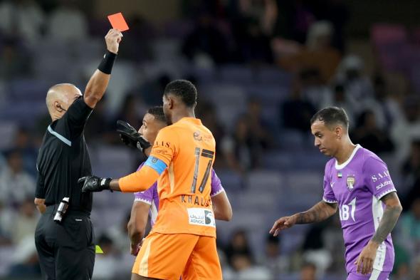 العين يتعثر بالتعادل أمام النصر في أمسية البطاقات الحمراء