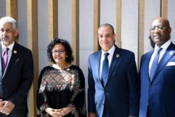 وزير
الخارجية
يلتقي
رؤساء
بنكي
التصدير
والاستيراد
والتنمية
الأفريقيين