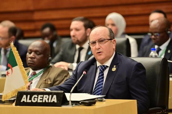 الوزير
الأول
يشارك
في
أشغال
الدورة
العادية
الـ
39
لقمة
رؤساء
دول
وحكومات
الاتحاد
الافريقي