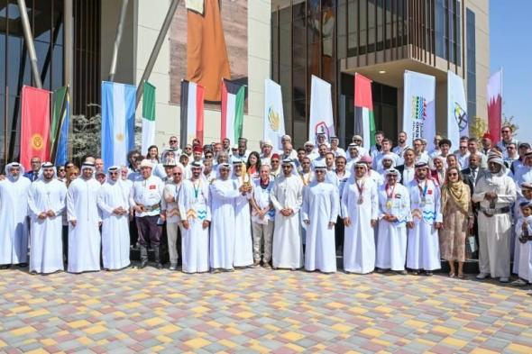 أحمد
      بن
      محمد:
      فوز
      «الإمارات
      للصقور»
      نتاج
      رؤية
      واضحة
      لتحويل
      الرياضة
      التراثية
      إلى
      احترافية
      عالمية