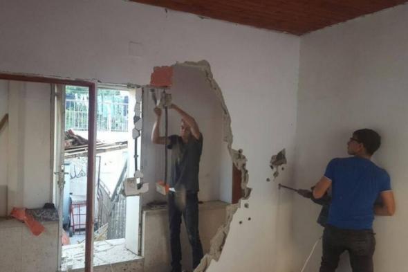 الاحتلال
يُجبر
مقدسيا
على
هدم
منزله
ذاتيا
شمال
القدس
المحتلة