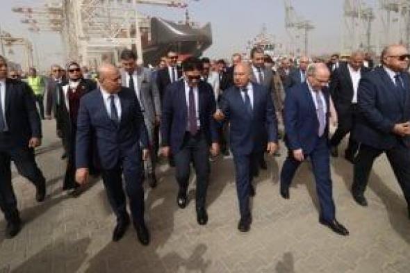 وزير
النقل
يشهد
استقبال
سفينة
عملاقة
فى
محطة
حاويات
تحيا
مصر
1
بميناء
دمياط