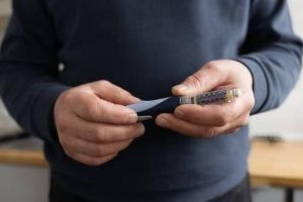 بديل
للحقن..
علماء
يطورون
جل
أنسولين
يوصل
الجرعة
عبر
دهنه
على
الجلد