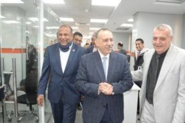 محافظ
أسيوط
يتفقد
مركز
الخدمات
المميز
بالغرفة
التجارية