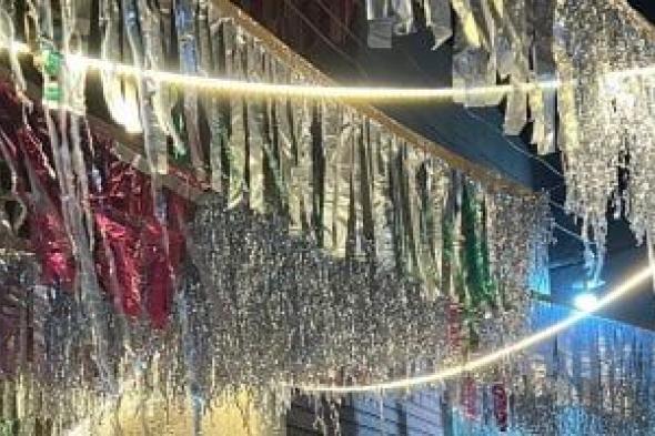 فوانيس
وزينة
أشكال
وألوان..
شاهد
فرحة
الأطفال
بتعليق
زينة
رمضان
فى
الدقهلية