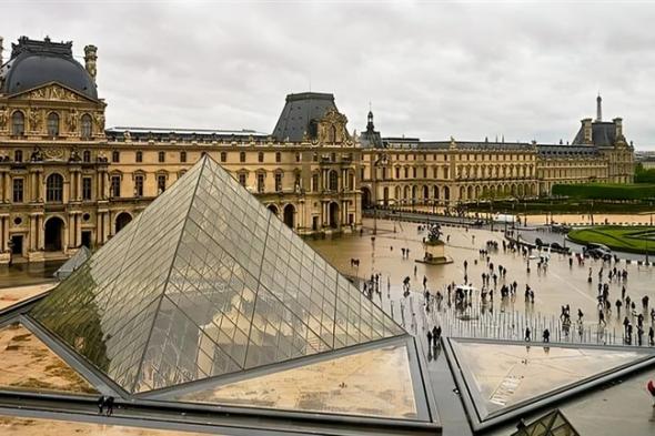 الموناليزا تنجو من الغرق بعد تسرب المياه في متحف اللوفر