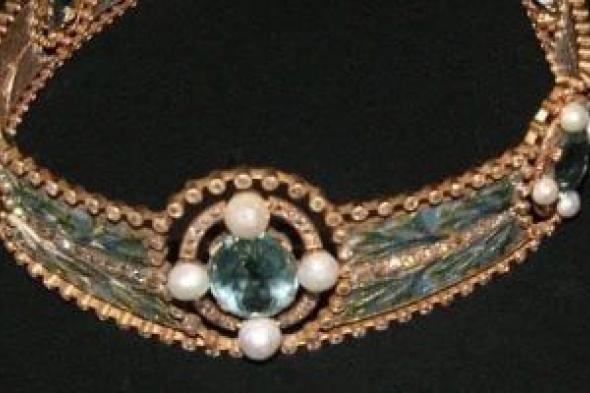 تصميم
مذهل..
شاهد
«تاج
الذهب»
للأسرة
العلوية
فى
متحف
آثار
الغردقة