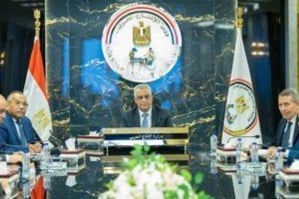 وزير
الإنتاج
الحربى:
الذكاء
الاصطناعى
أداة
أساسية
لتطوير
الصناعات
الدفاعية
الفترة
المقبلة