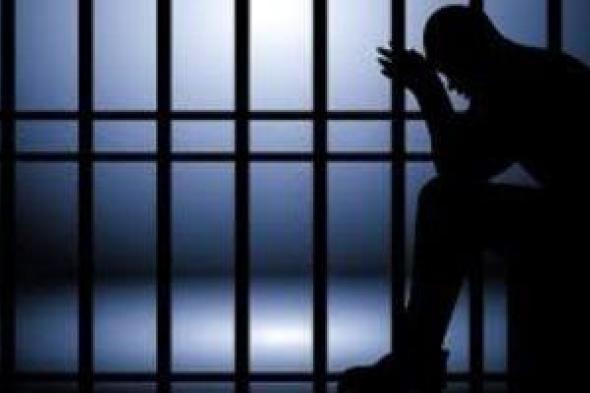 حبس
شقيقين
4
أيام
بتهمة
الاتجار
في
الحشيش
وحيازة
سلاح
ناري
بالصف