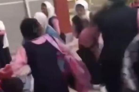 حجز
شاب
اطلق
كلب
فى
مشاجرة
على
طالب
وأصابه
بجرح
فى
يده