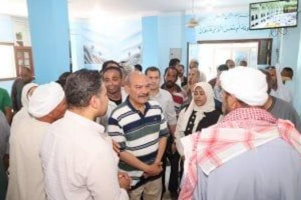 محافظ السويس يحيل مخالفات صرف أسمدة للنيابة ويوجه بحل مشكلات مزارعى شندورة
