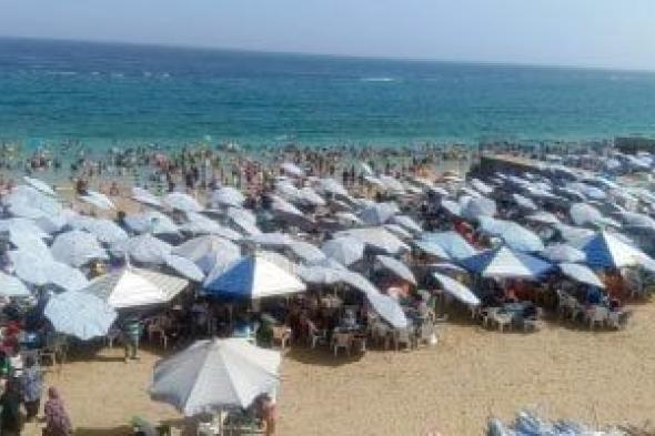 إقبال كبير على شواطئ الإسكندرية ونسبة الإشغال من 70 إلى 100%