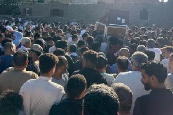 تشييع جثماني شابين من الفيوم لقيا مصرعهما بسبب تسريب غاز أثناء عملهما بالسعودية