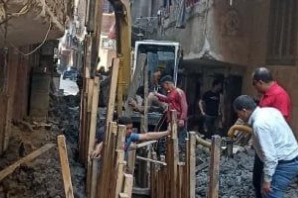 استجابة للشكاوى.. حى العجوزة يرفع تجمع صرف صحى بشارع أحمد السباك فى أرض اللواء