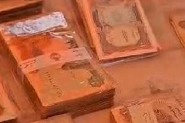 من داخل سوق ديانا.. العملات النادرة تجذب الهواة بأسعار تصل لـ 750 جنيها