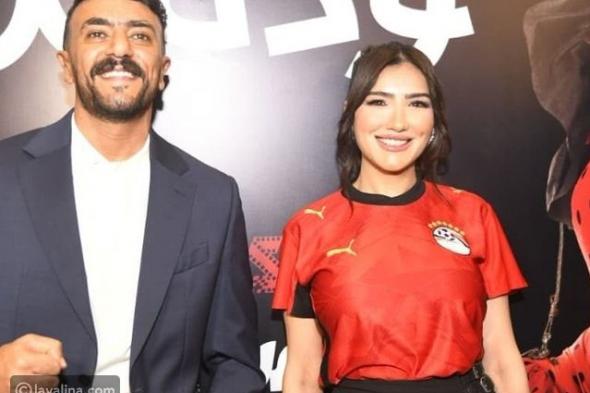 مي عمر تدعم منتخب مصر بقميص خاص في عرض فيلم شمشون ودليلة