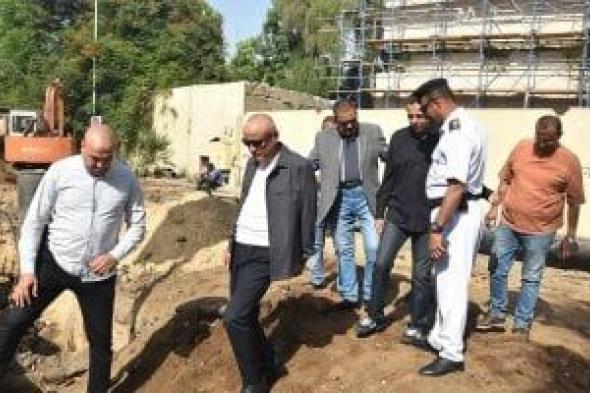 محافظ الأقصر يتابع أعمال تطوير البنية التحتية بشارع خالد بن الوليد.. صور